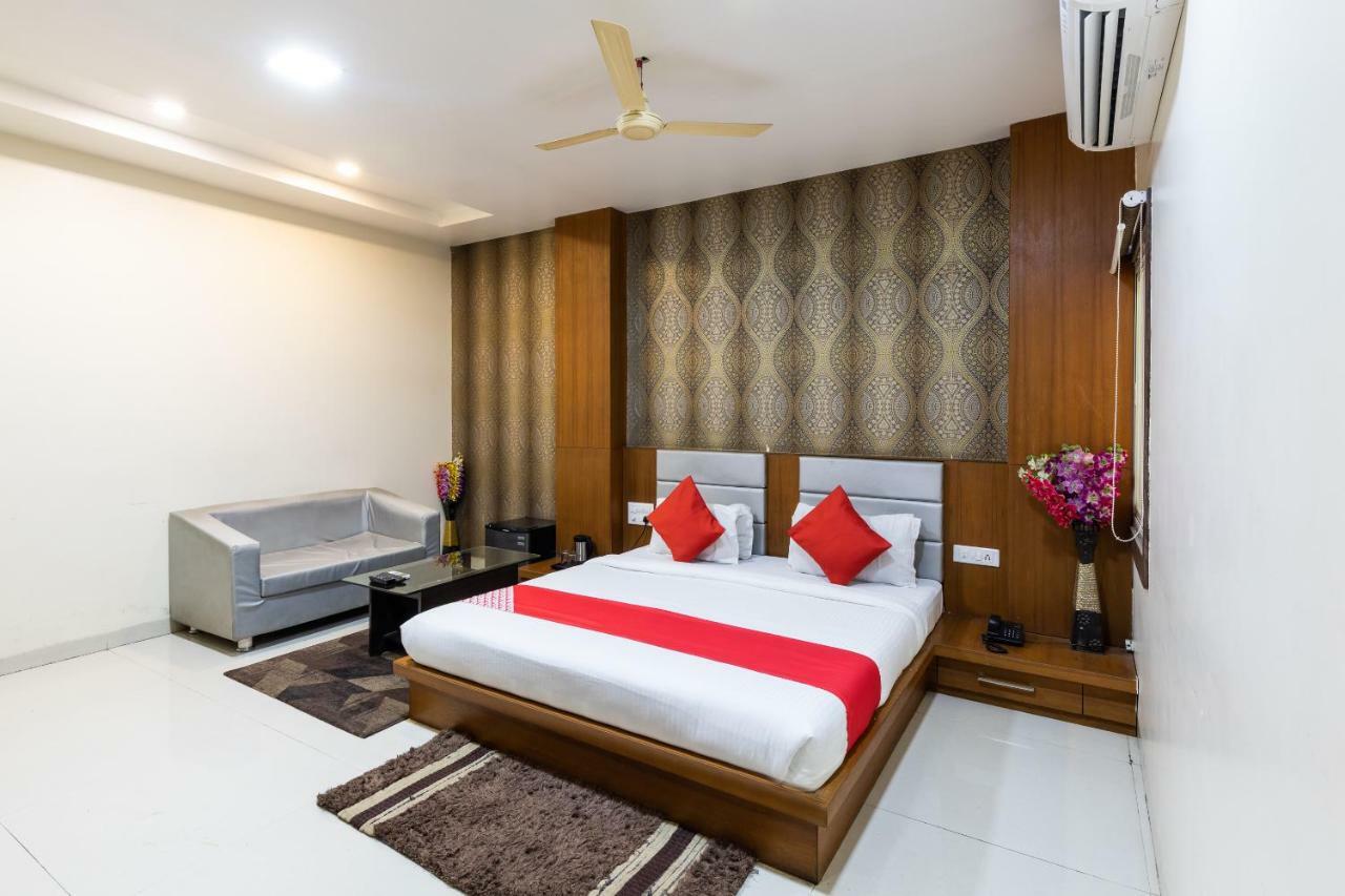 Oyo 41898 Balaji Palace Ratlām Eksteriør bilde