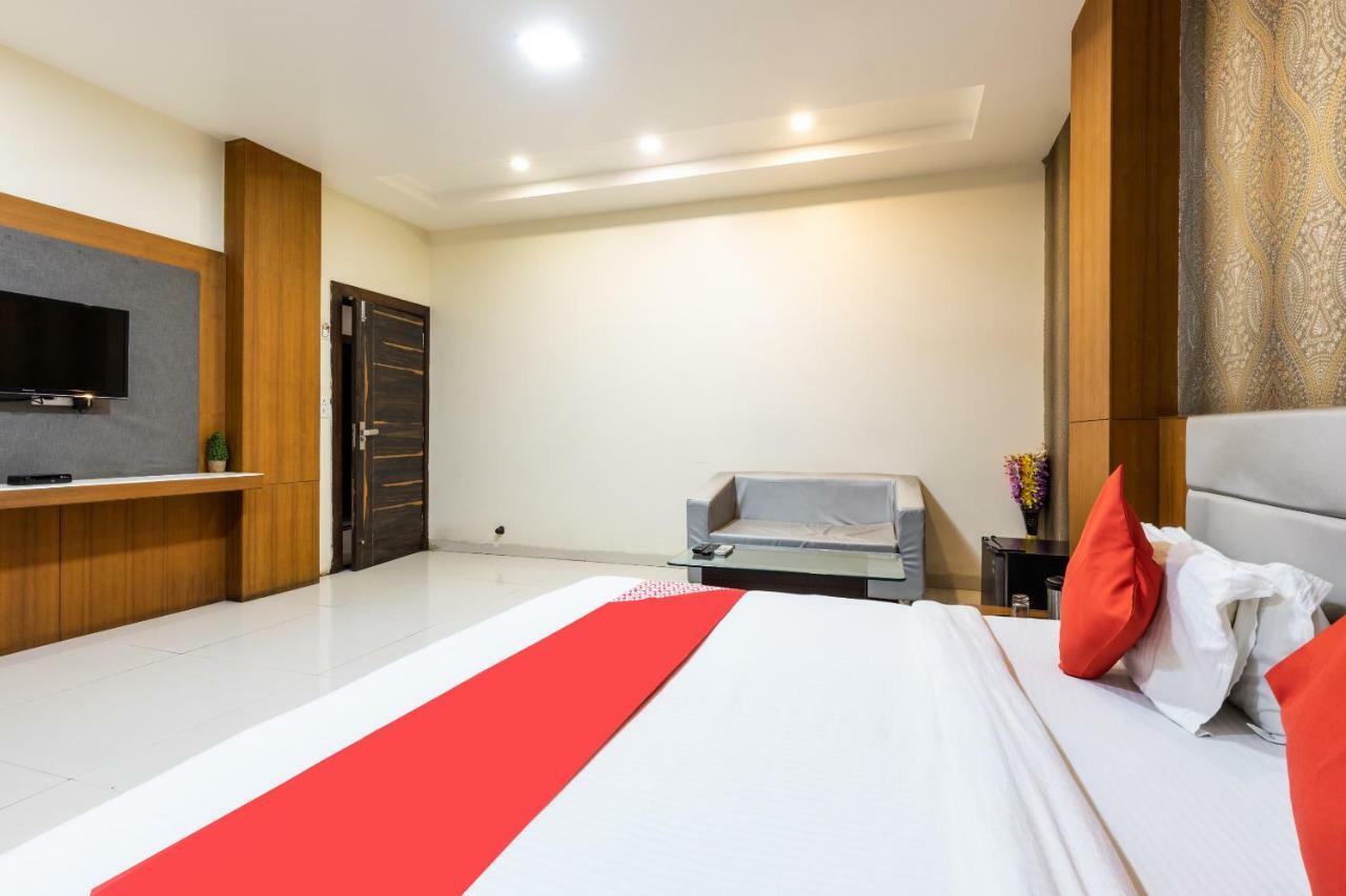 Oyo 41898 Balaji Palace Ratlām Eksteriør bilde